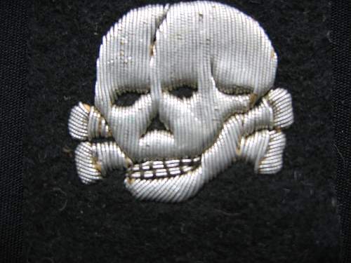 Aluminum embroidered vertical skull  ss collartab