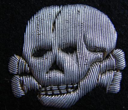 Aluminum embroidered vertical skull  ss collartab