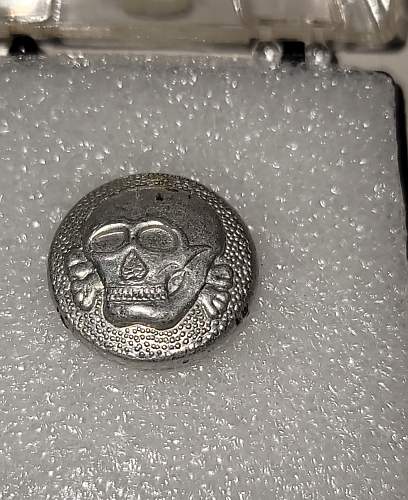 Is this original??.. Unmarked totenkopf button