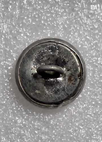 Is this original??.. Unmarked totenkopf button