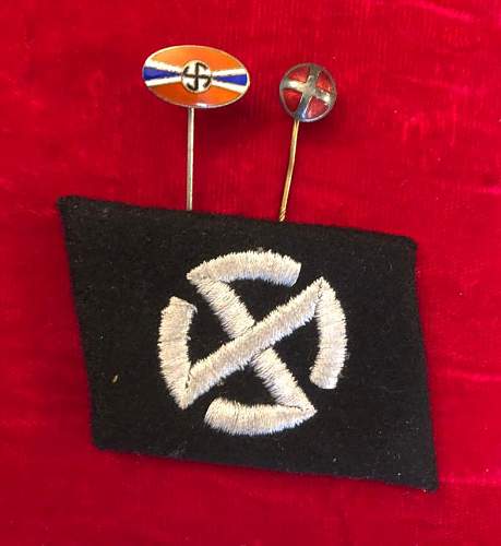 Two waffen SS items : &quot;Norge&quot; cufftittle and Latvian arm shield
