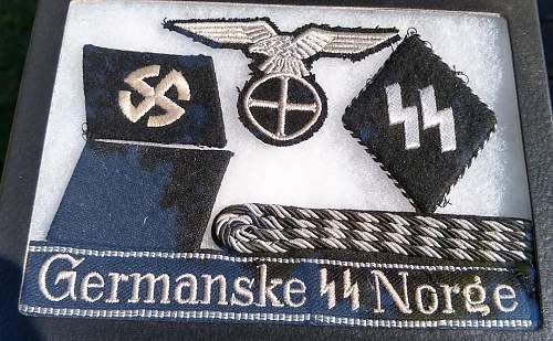 Two waffen SS items : &quot;Norge&quot; cufftittle and Latvian arm shield