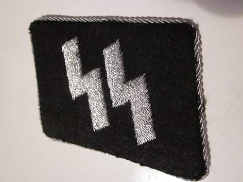 SS Sturmbanfuhrer collar tabs