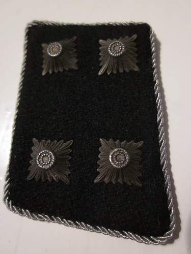 SS Sturmbanfuhrer collar tabs