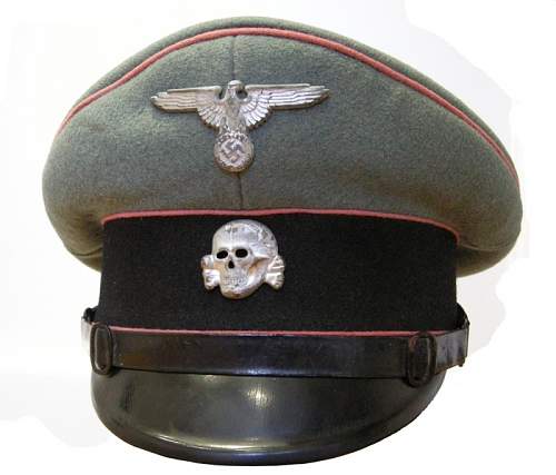 colored piping on cap, 1943...Sturbannfuehrer Bochmann