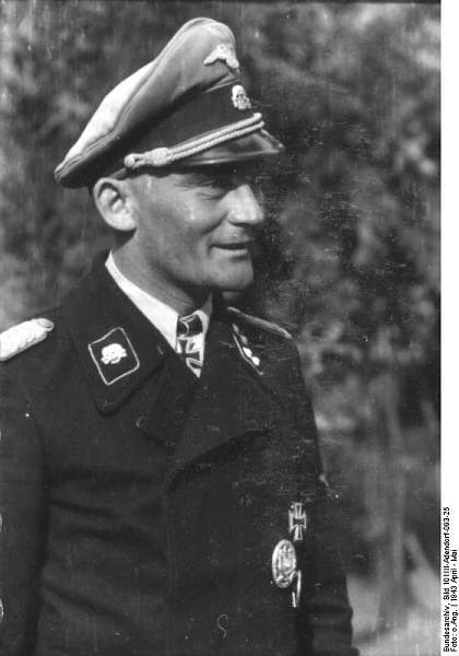 colored piping on cap, 1943...Sturbannfuehrer Bochmann