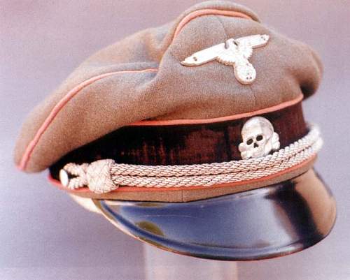 colored piping on cap, 1943...Sturbannfuehrer Bochmann