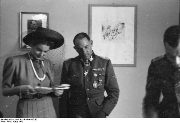 Sepp Dietrich und Frau Gemahlin....