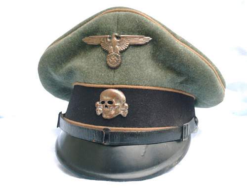 colored piping on cap, 1943...Sturbannfuehrer Bochmann