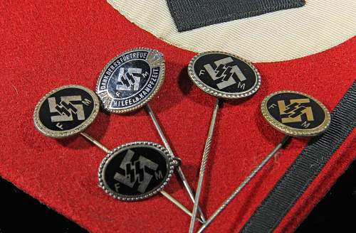 SS-FM badges