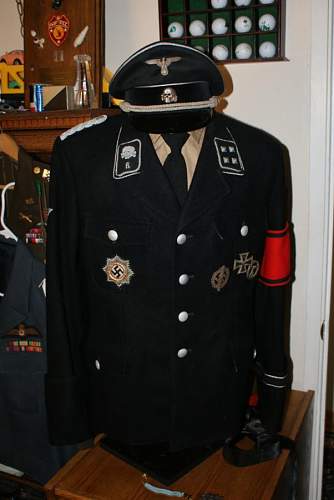 Black SD uniform.