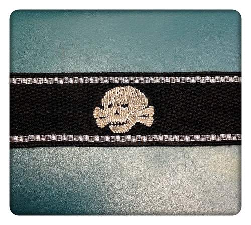 SS Oberbayern cuffband, Officers collar tabs, Bevo cap skull