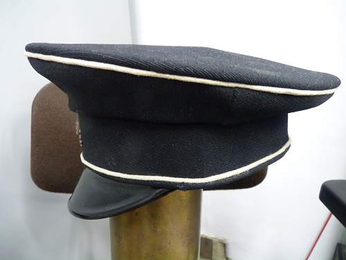 early black SS peaked cap: a study in contrasts.