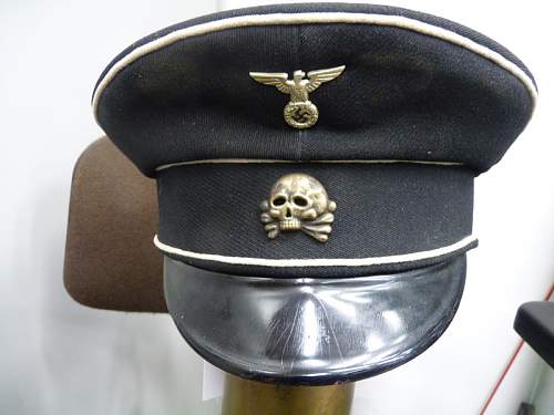 early black SS peaked cap: a study in contrasts.