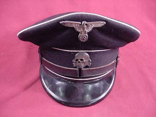 early black SS peaked cap: a study in contrasts.