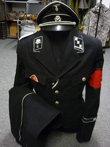 Two SS uniforms. Original or fake? SS guard unit &quot;Elbe¨ and A.H. italian style Mohnke's uniform.