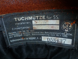 Tuchmuetze fuer SS:  variations on a theme