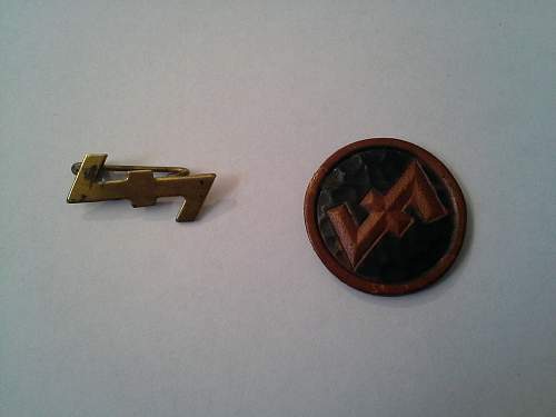 Netherlands volenteer SS pins.