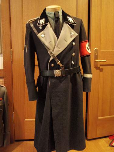 Black SS Uniforms - A better understanding.