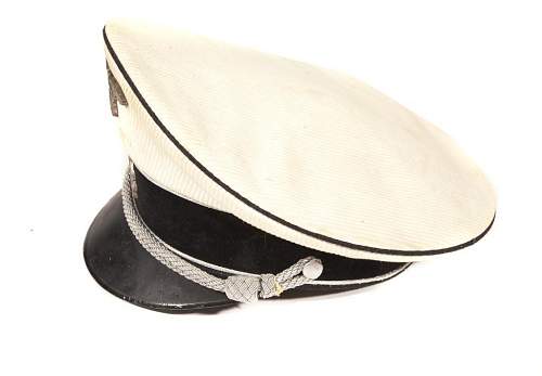 Hello Im looking at this hat!