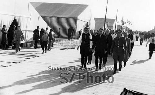 SS- RuSHA insignia in period pictures