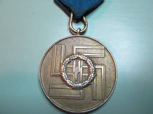 ss medal fur treue dienste 8....good or fake ?