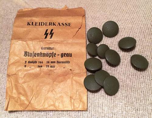 KLEIDERKASSE SS paper packet and buttons