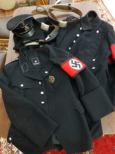 Allgemeine SS uniforms with 2 shoulder boards?