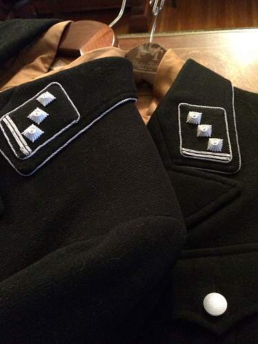 Allgemeine SS uniforms with 2 shoulder boards?