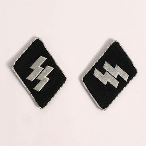 Question about double runes collar tabs