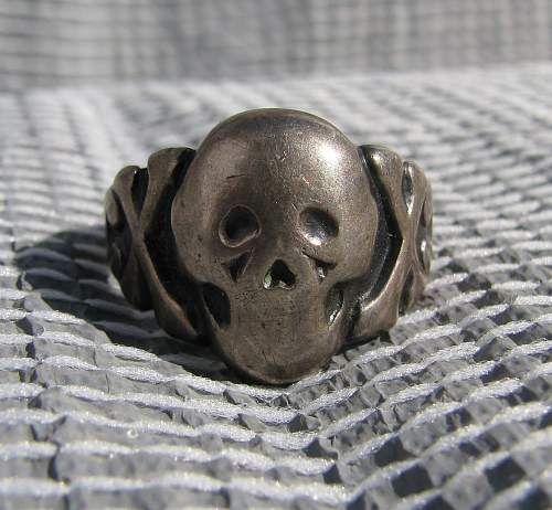 skull ring