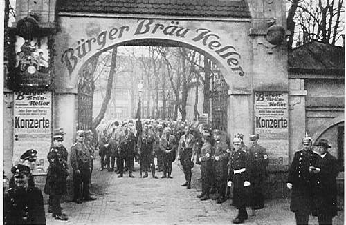 Buergerbraeu crowd in Stosstrupp Traditionsuniform