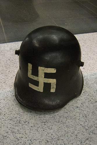 Lüttwitz-Kapp-Putsch Hakenkreuzbemalung Stahlhelm