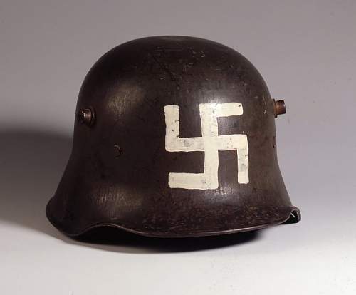 Lüttwitz-Kapp-Putsch Hakenkreuzbemalung Stahlhelm