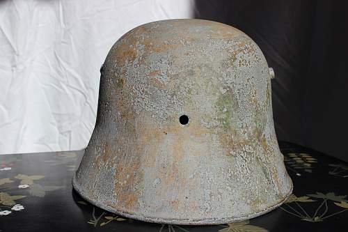 M16 stahlhelm relic or battlefield pick-up.