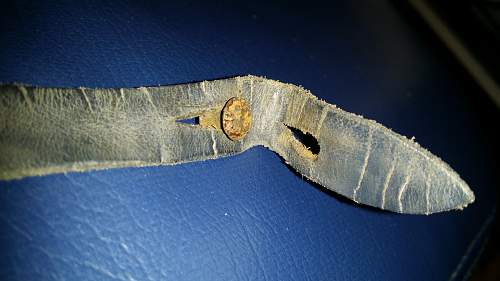 1942 chin-strap - original?