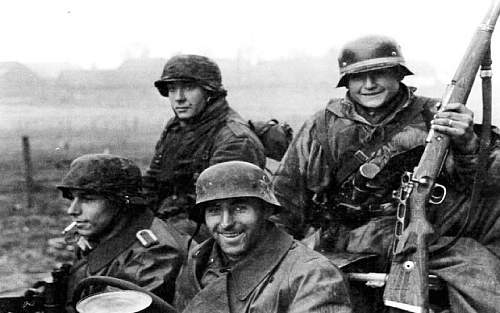 The German Stahlhelm (period photos)