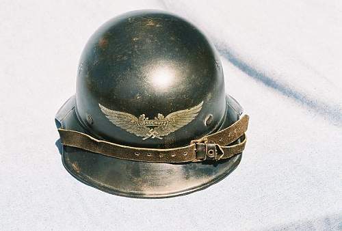 Luftschutz helmet skirt marking