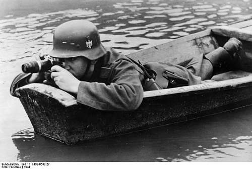 The German Stahlhelm (period photos)