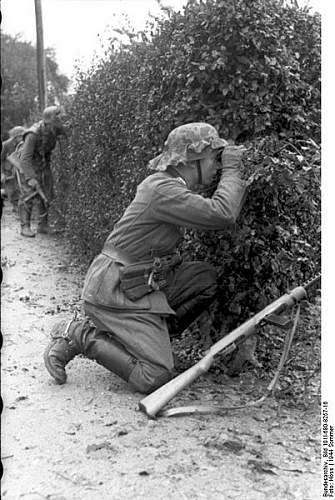 The German Stahlhelm (period photos)