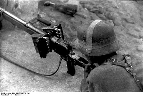 The German Stahlhelm (period photos)