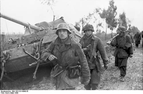 The German Stahlhelm (period photos)