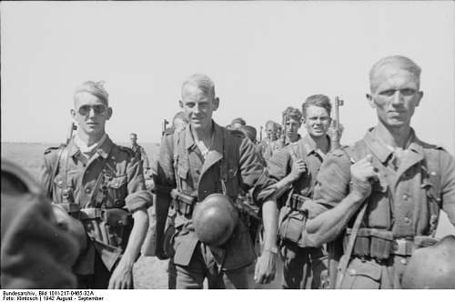 The German Stahlhelm (period photos)