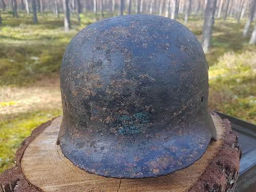 Single rune and tactical mark on a M35 helmet?