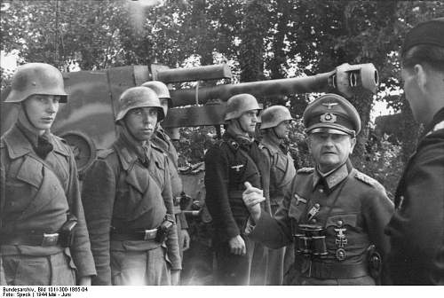 The German Stahlhelm (period photos)