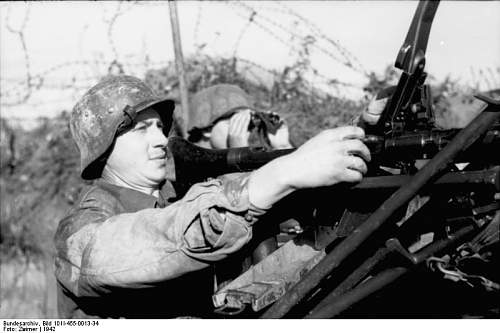 The German Stahlhelm (period photos)