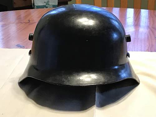 Need help identifying a World War 2 German helmet.