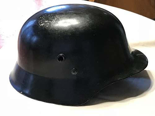 Need help identifying a World War 2 German helmet.