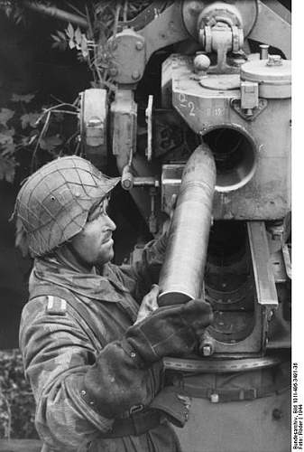 The German Stahlhelm (period photos)