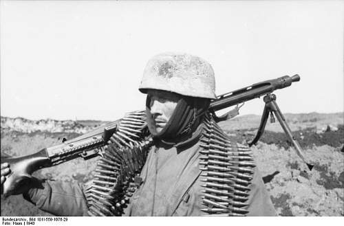 The German Stahlhelm (period photos)